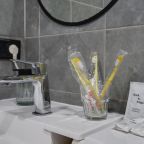 Апартаменты (UraganAPART Кремлевская), Апартаменты UraganAPART на Кремлевской набережной