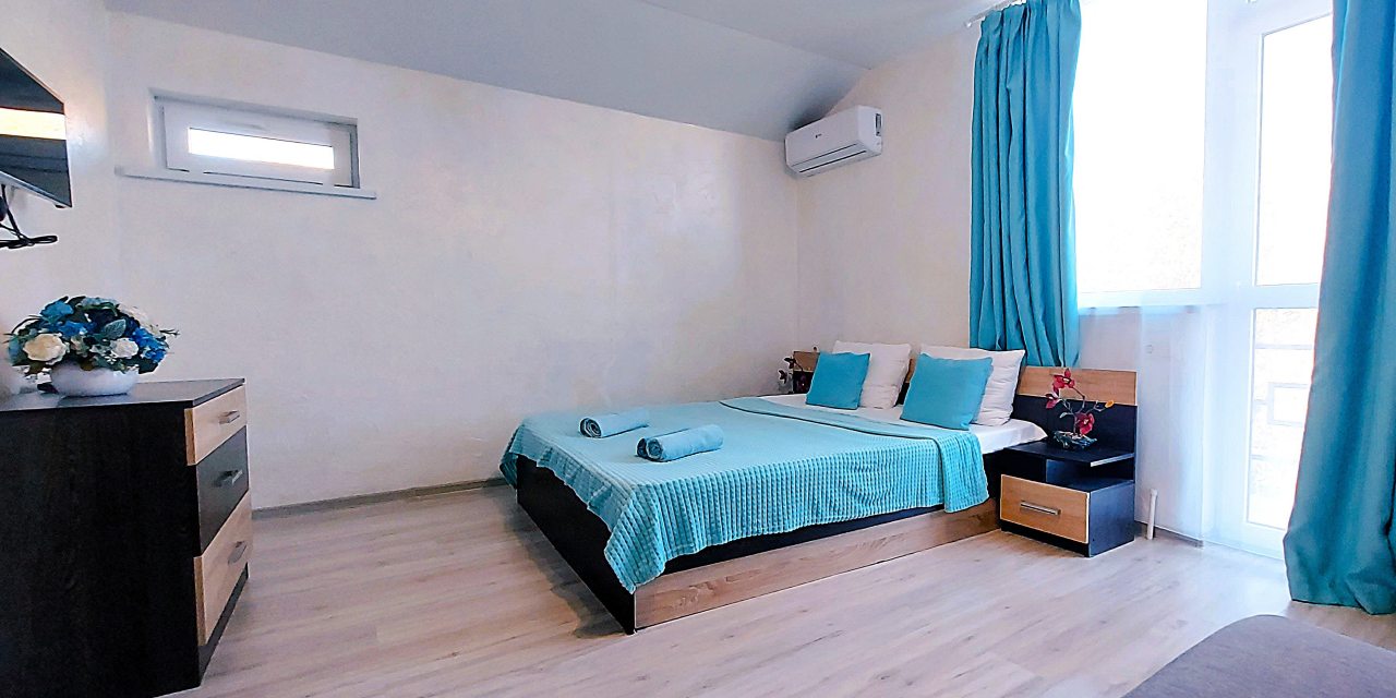 Апартаменты (СЕМЕЙНЫЕ С КУХНЕЙ И БАЛКОНОМ), Гостевой дом ДЕЖАВЮ