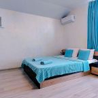 Апартаменты (СЕМЕЙНЫЕ С КУХНЕЙ И БАЛКОНОМ), Гостевой дом ДЕЖАВЮ