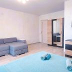 Апартаменты (СЕМЕЙНЫЕ С КУХНЕЙ И БАЛКОНОМ), Гостевой дом ДЕЖАВЮ