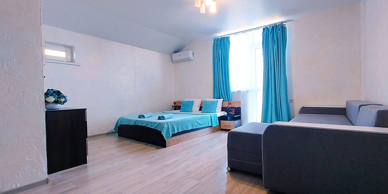 Апартаменты (СЕМЕЙНЫЕ С КУХНЕЙ И БАЛКОНОМ), Гостевой дом ДЕЖАВЮ