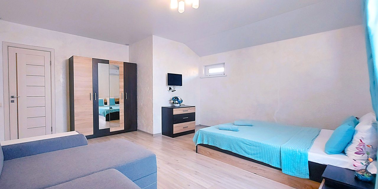 Апартаменты (СЕМЕЙНЫЕ С КУХНЕЙ И БАЛКОНОМ), Гостевой дом ДЕЖАВЮ