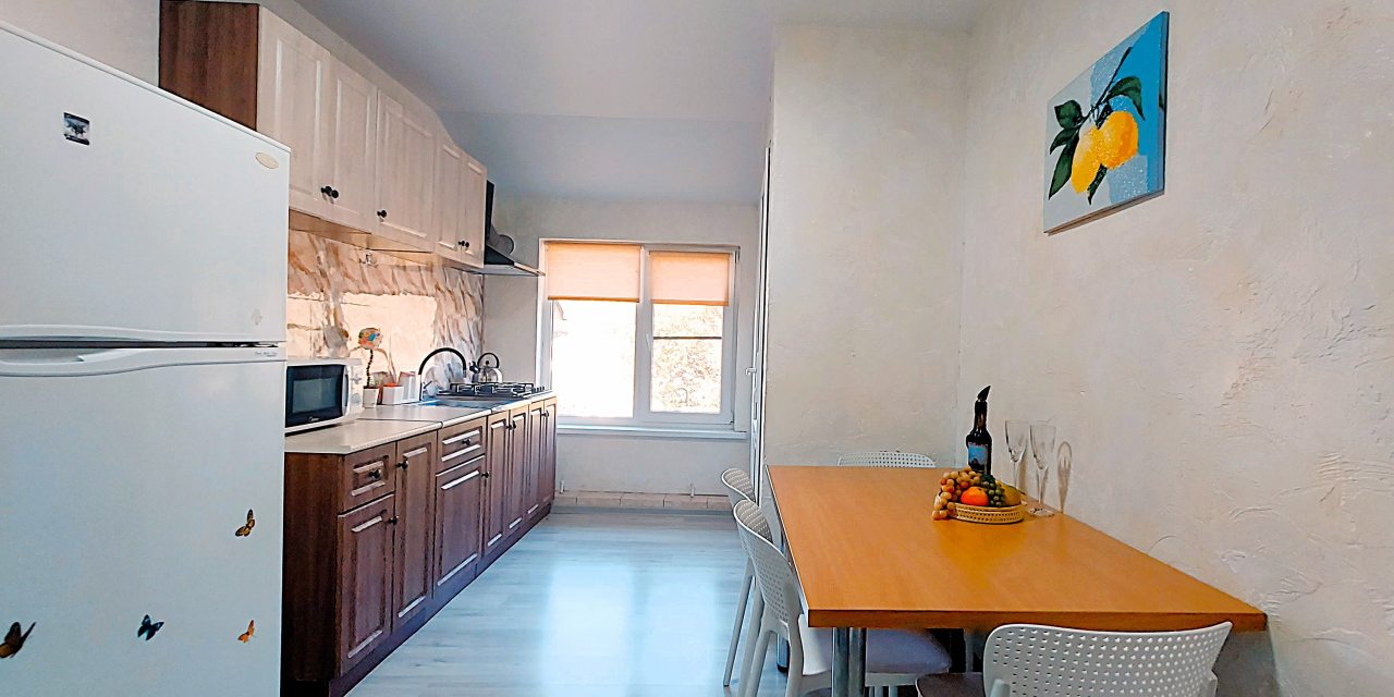 Апартаменты (СЕМЕЙНЫЕ С КУХНЕЙ И БАЛКОНОМ), Гостевой дом ДЕЖАВЮ