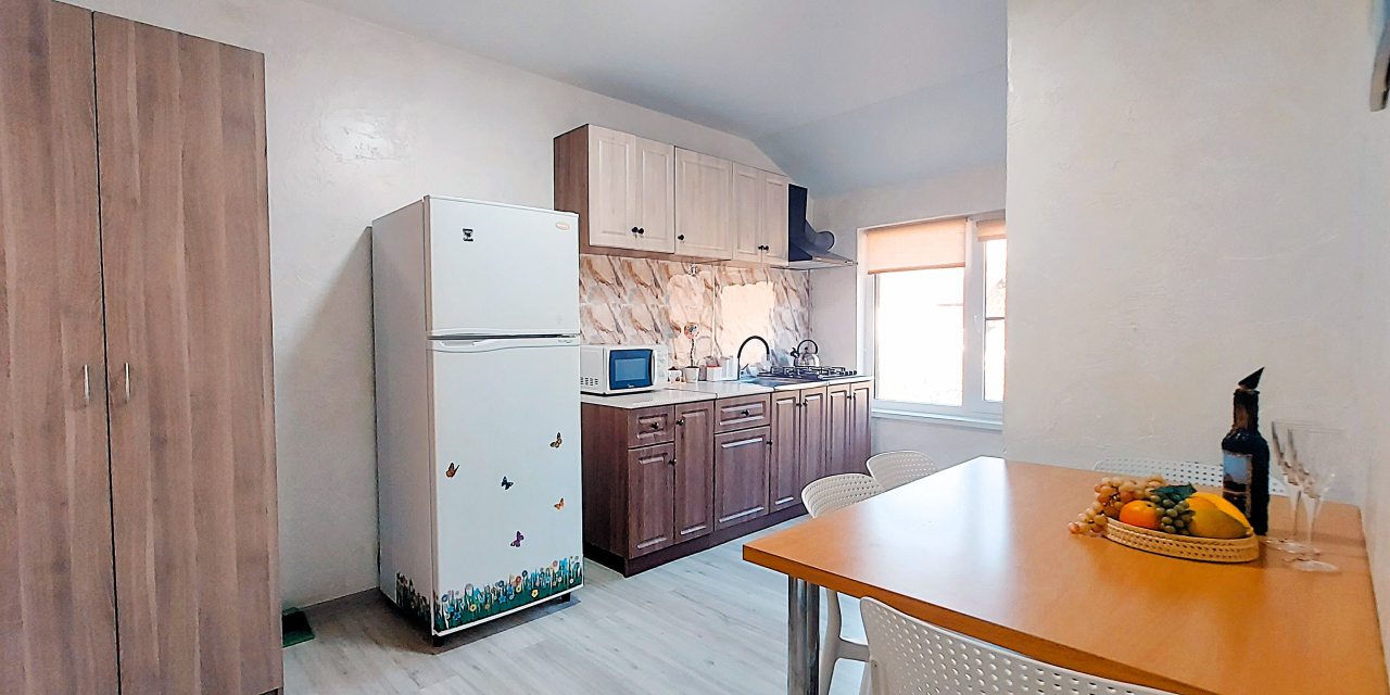 Апартаменты (СЕМЕЙНЫЕ С КУХНЕЙ И БАЛКОНОМ), Гостевой дом ДЕЖАВЮ