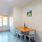 Апартаменты (СЕМЕЙНЫЕ С КУХНЕЙ И БАЛКОНОМ), Гостевой дом ДЕЖАВЮ