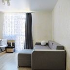 Апартаменты (СЕМЕЙНЫЕ С КУХНЕЙ И БАЛКОНОМ), Гостевой дом ДЕЖАВЮ
