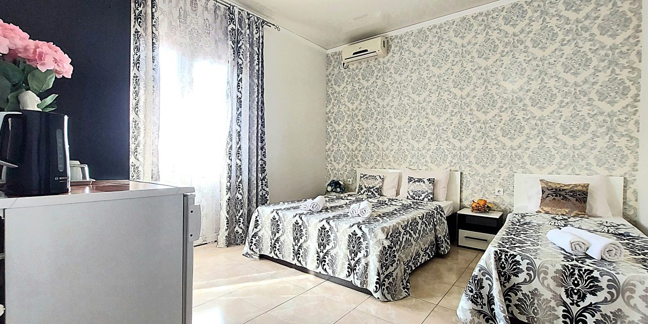 Трёхместный и более (Улучшенный с балконом), Гостевой дом Анастасия