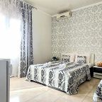 Трёхместный и более (Улучшенный с балконом), Гостевой дом Анастасия