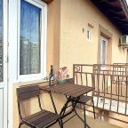 Трёхместный и более (Улучшенный с балконом), Гостевой дом Анастасия