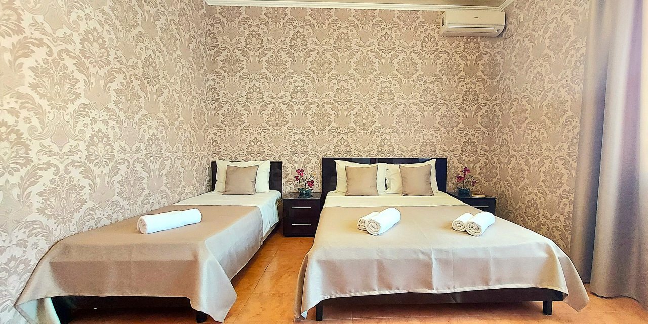 Трёхместный и более (Улучшенный с балконом), Гостевой дом Анастасия