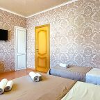 Трёхместный и более (Улучшенный с балконом), Гостевой дом Анастасия