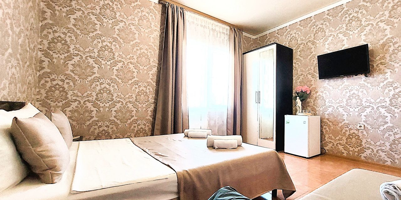 Трёхместный и более (Улучшенный с балконом), Гостевой дом Анастасия