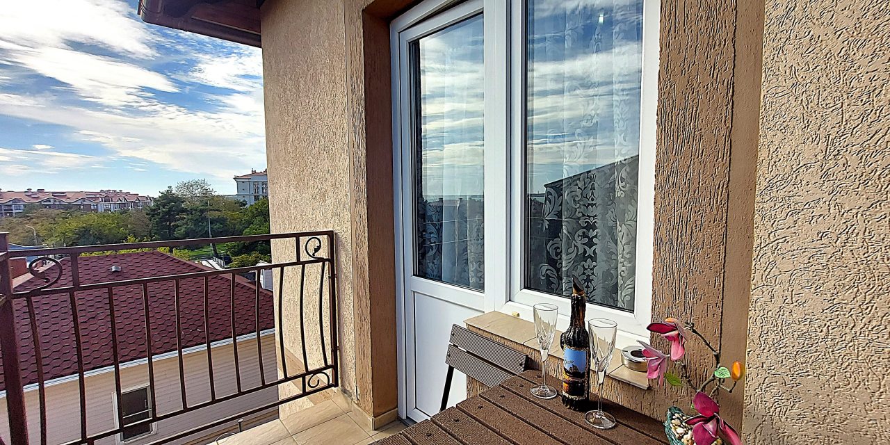 Трёхместный и более (Улучшенный с балконом), Гостевой дом Анастасия