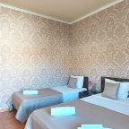 Трёхместный и более (Улучшенный с балконом), Гостевой дом Анастасия