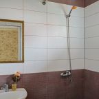 Трёхместный и более (Улучшенный с балконом), Гостевой дом Анастасия
