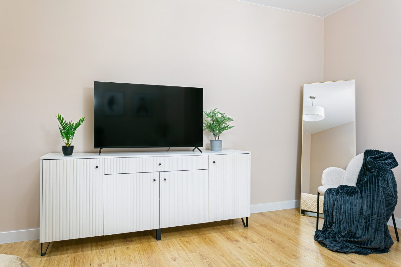 Телевизор в комнате