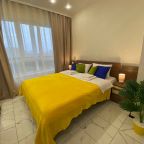 Уютная и просторная двуспальная кровать