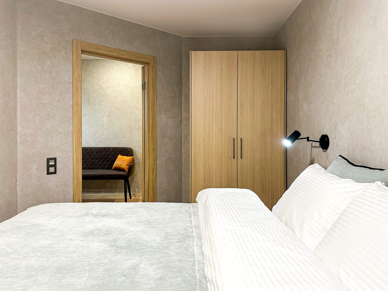 Двуспальная кровать