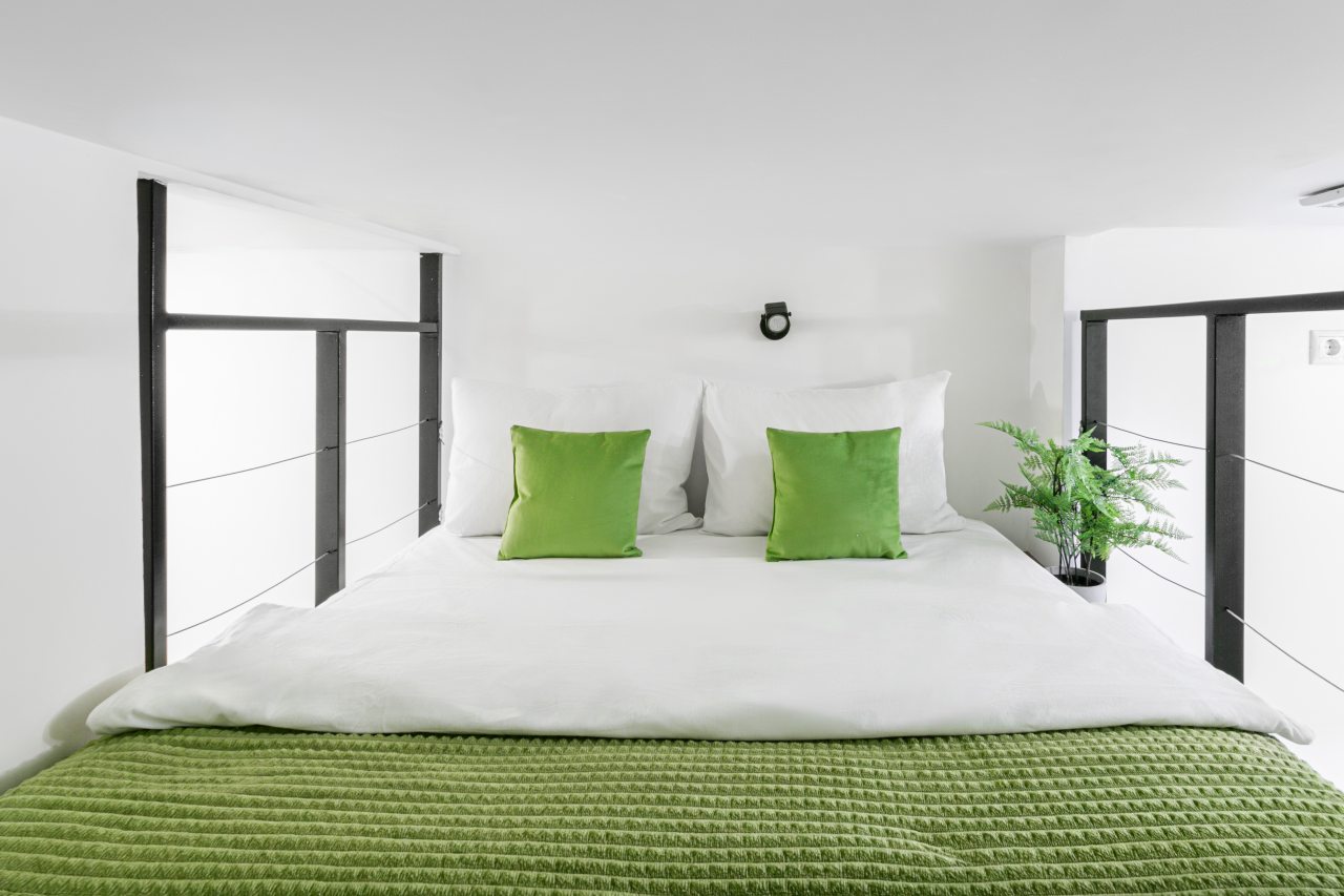 Двуспальная кровать