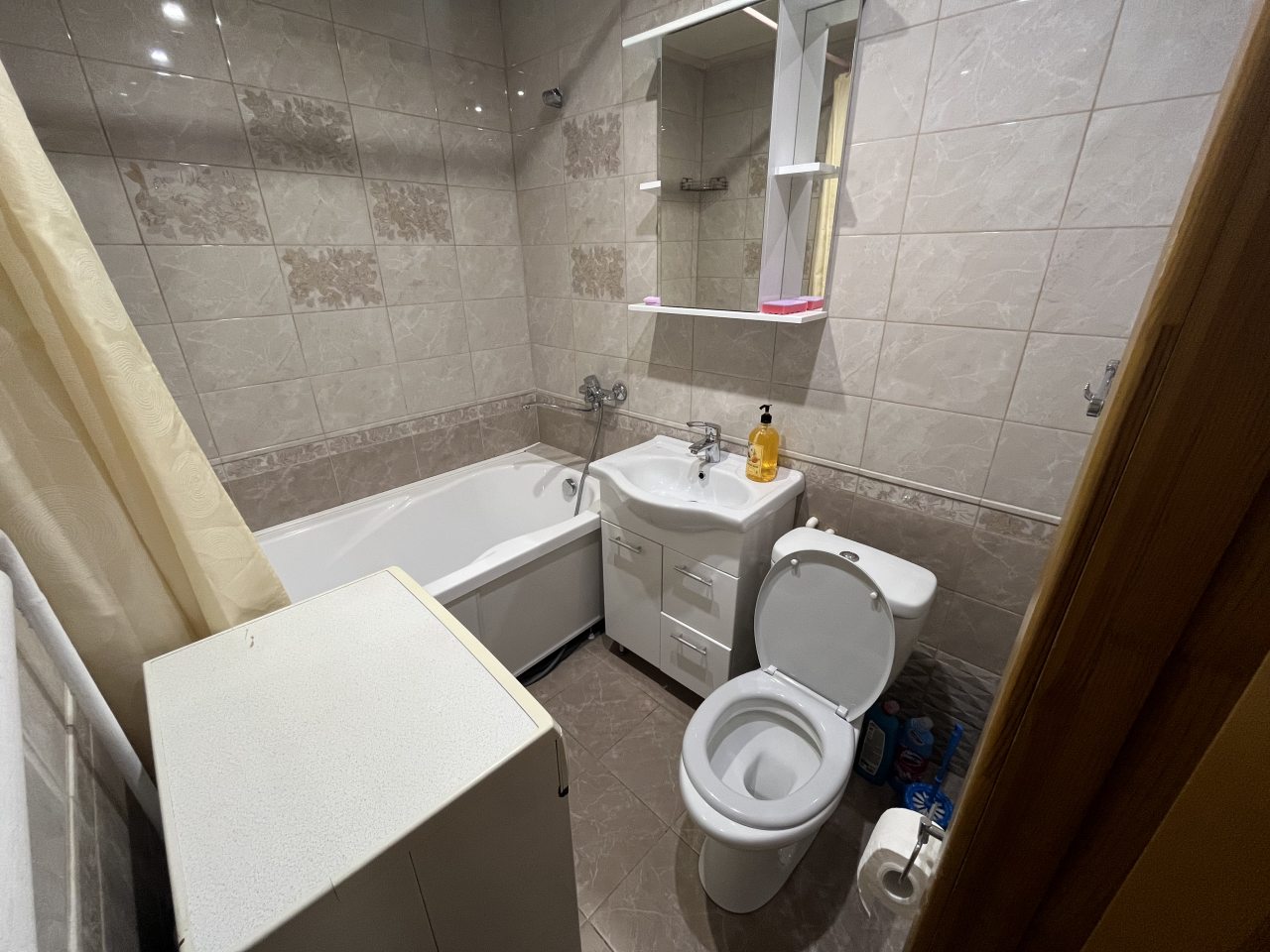 Люкс (Квартира в центре рядом с площадью), Апартаменты Рядом с центральной площадью и музеем Калашникова