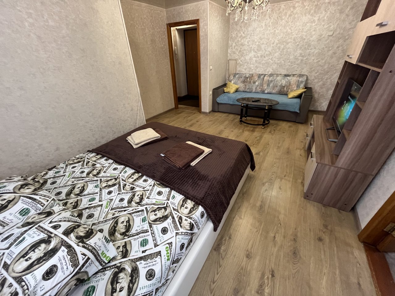 Люкс (Квартира в центре рядом с площадью), Апартаменты Рядом с центральной площадью и музеем Калашникова