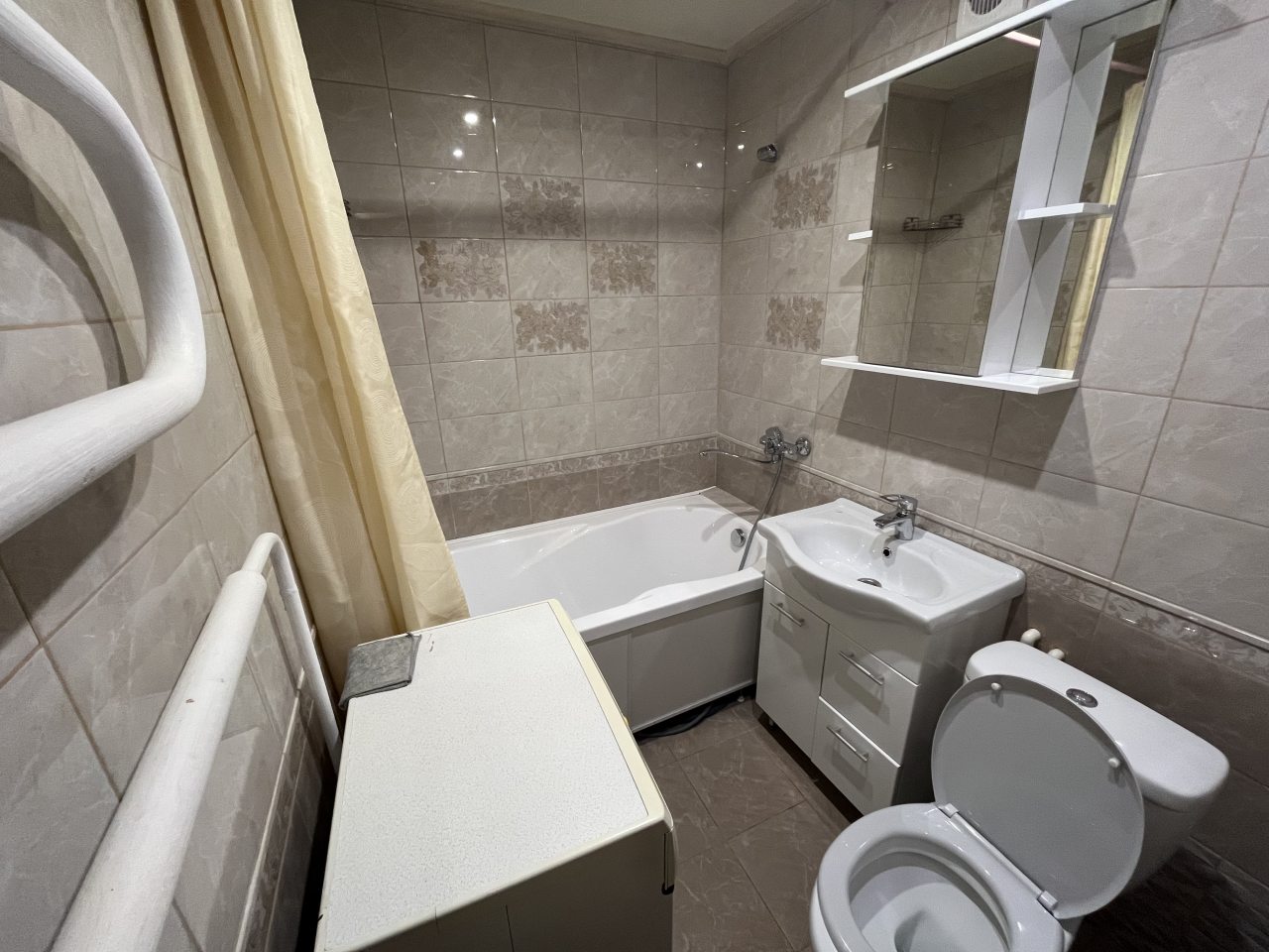 Люкс (Квартира в центре рядом с площадью), Апартаменты Рядом с центральной площадью и музеем Калашникова