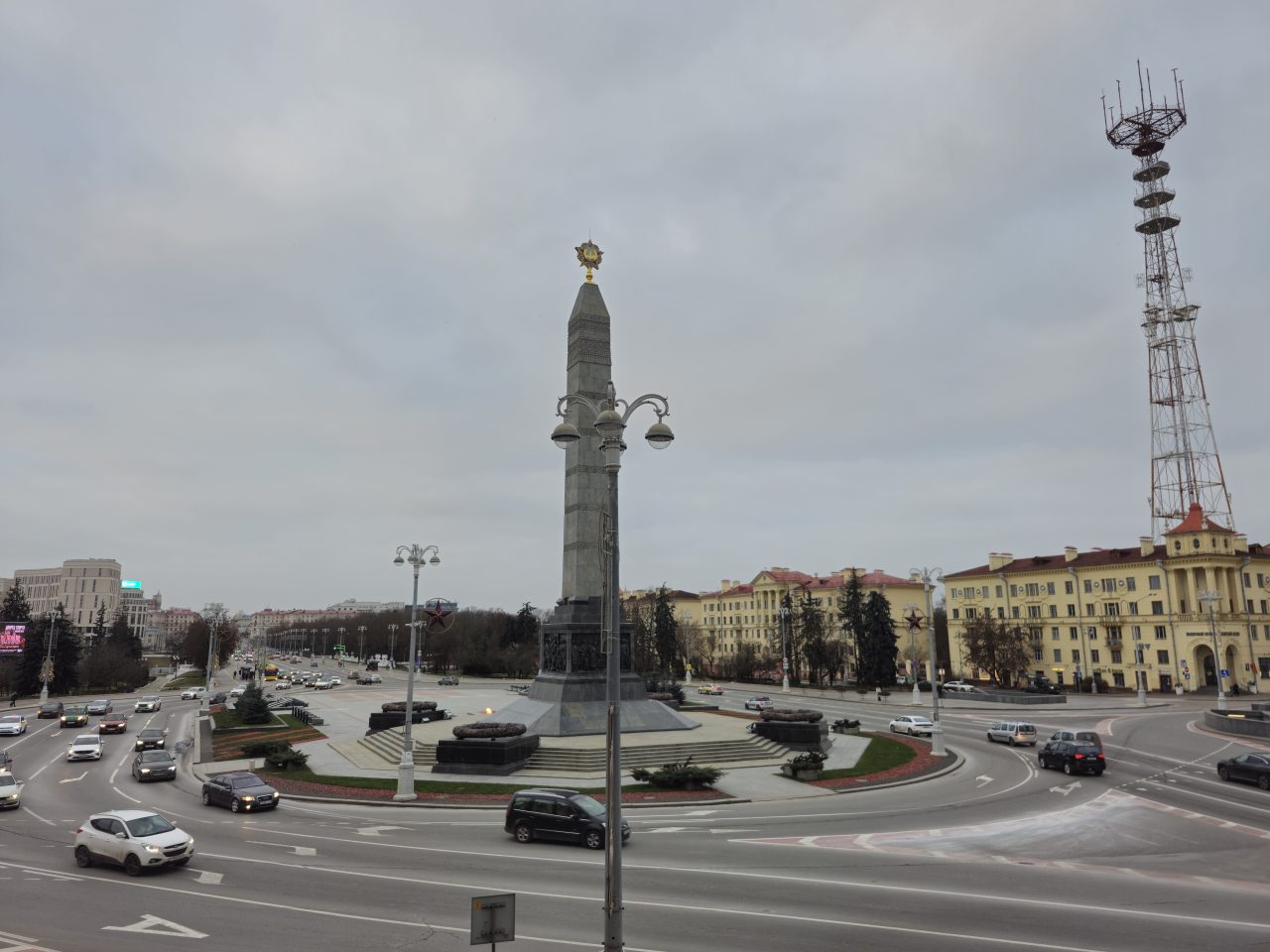 Автостоянка / Парковка, Апартаменты Люкс с видом на Площадь Победы