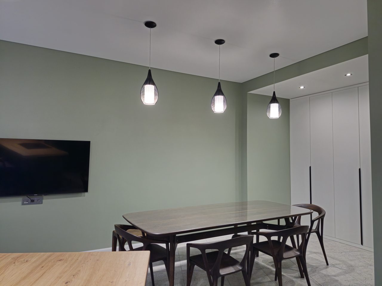 Детские телеканалы, Апартаменты Люкс с видом на Площадь Победы