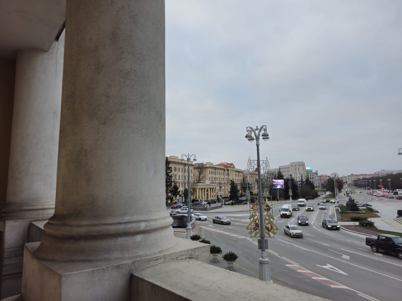 Автостоянка / Парковка, Апартаменты Люкс с видом на Площадь Победы