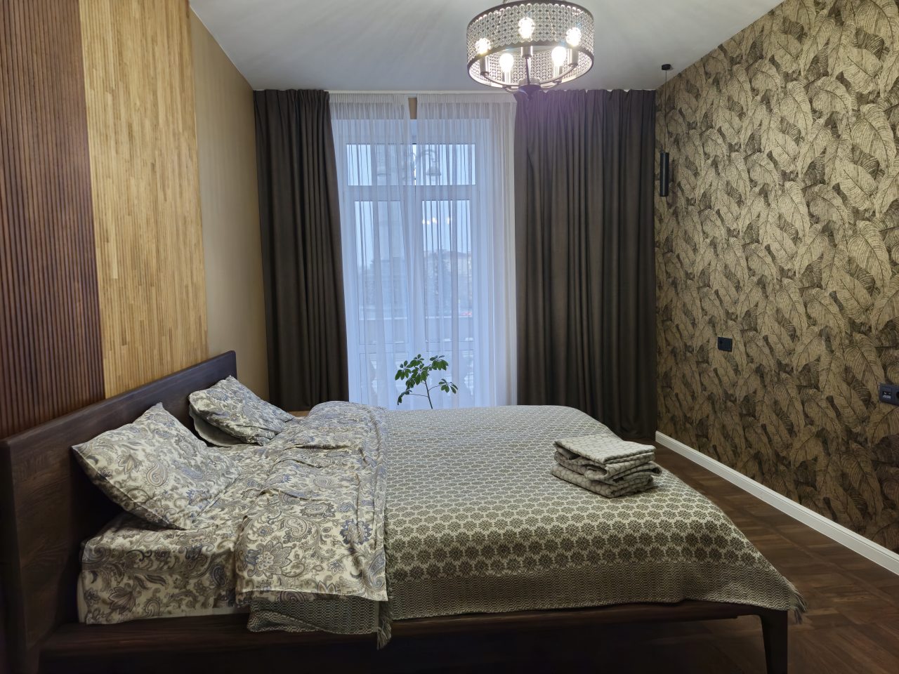 Жильё полностью ваше, Апартаменты Люкс с видом на Площадь Победы