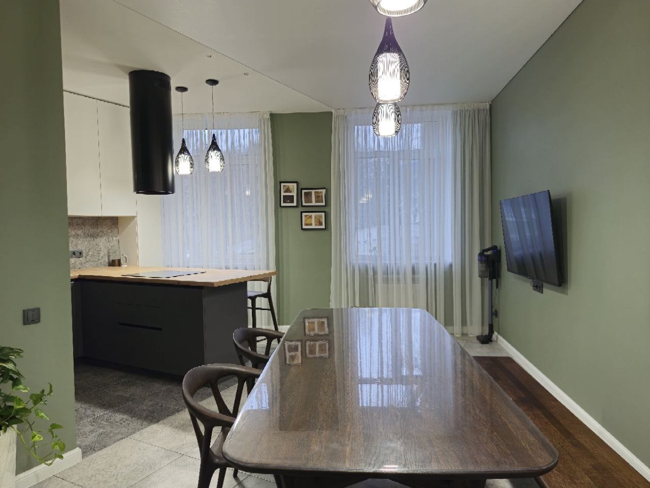 Возможность самостоятельного приготовления пищи, Апартаменты Люкс с видом на Площадь Победы