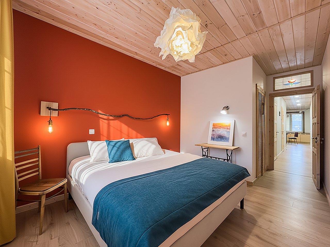 Двуспальная кровать