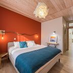 Двуспальная кровать