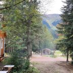 Фото зона, релакс в лесу Архыз, отдых с детьми, горы комфорт
