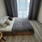 Широкая двуспальная кровать для комфортного сна