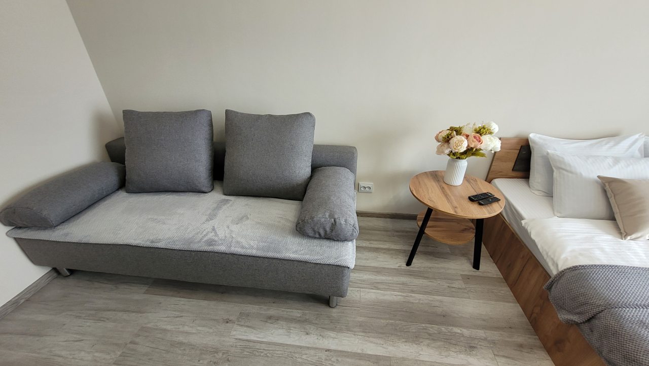 Двухместный диван - всем хватит места!