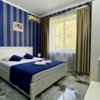 Трёхместный и более (Комфорт с балконом), Гостиница Олина