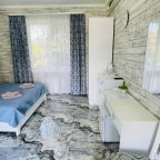 Трёхместный и более (Комфорт с балконом), Гостиница Олина