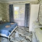 Трёхместный и более (Комфорт с балконом), Гостиница Олина