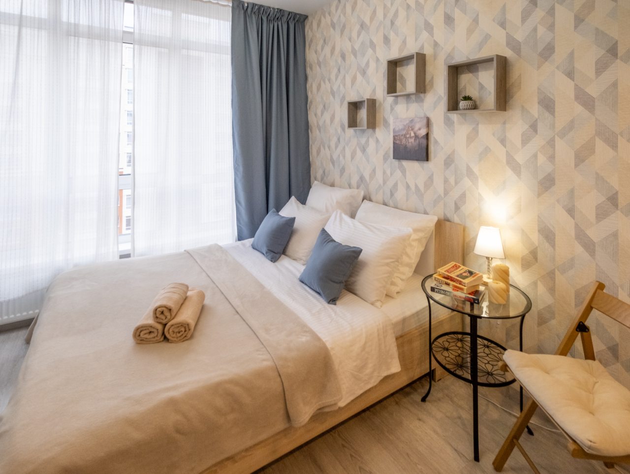 Двуспальная кровать