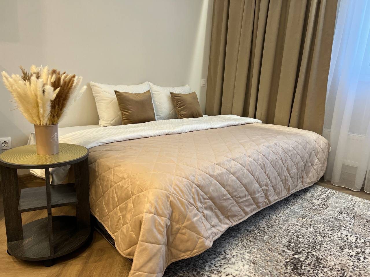 Двуспальная кровать