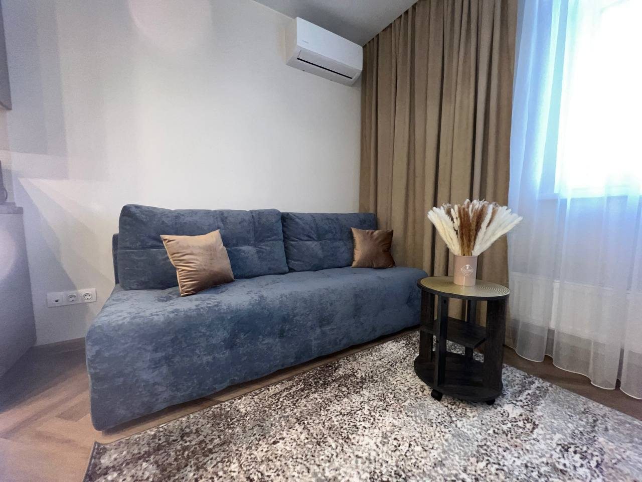 Диван-кровать, места хватит всем!