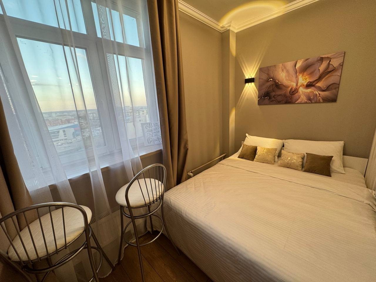 Двуспальная кровать