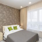 Просторная двуспальная кровать