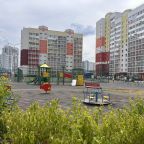 Детская площадка, Апартаменты Сибирь House рядом с теннисным кортом