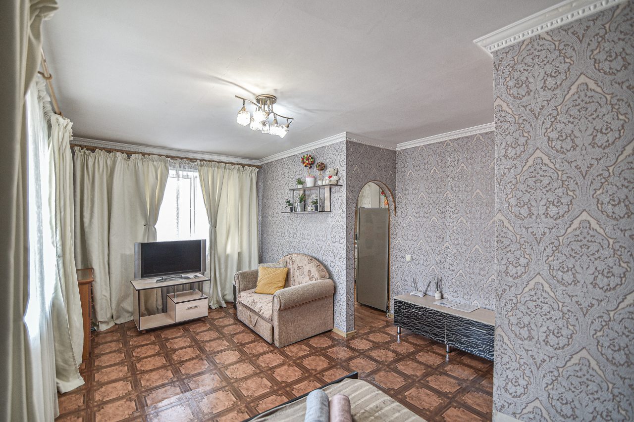 Трёхместный и более, Апартаменты Мира 367