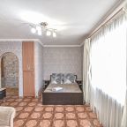 Трёхместный и более, Апартаменты Мира 367