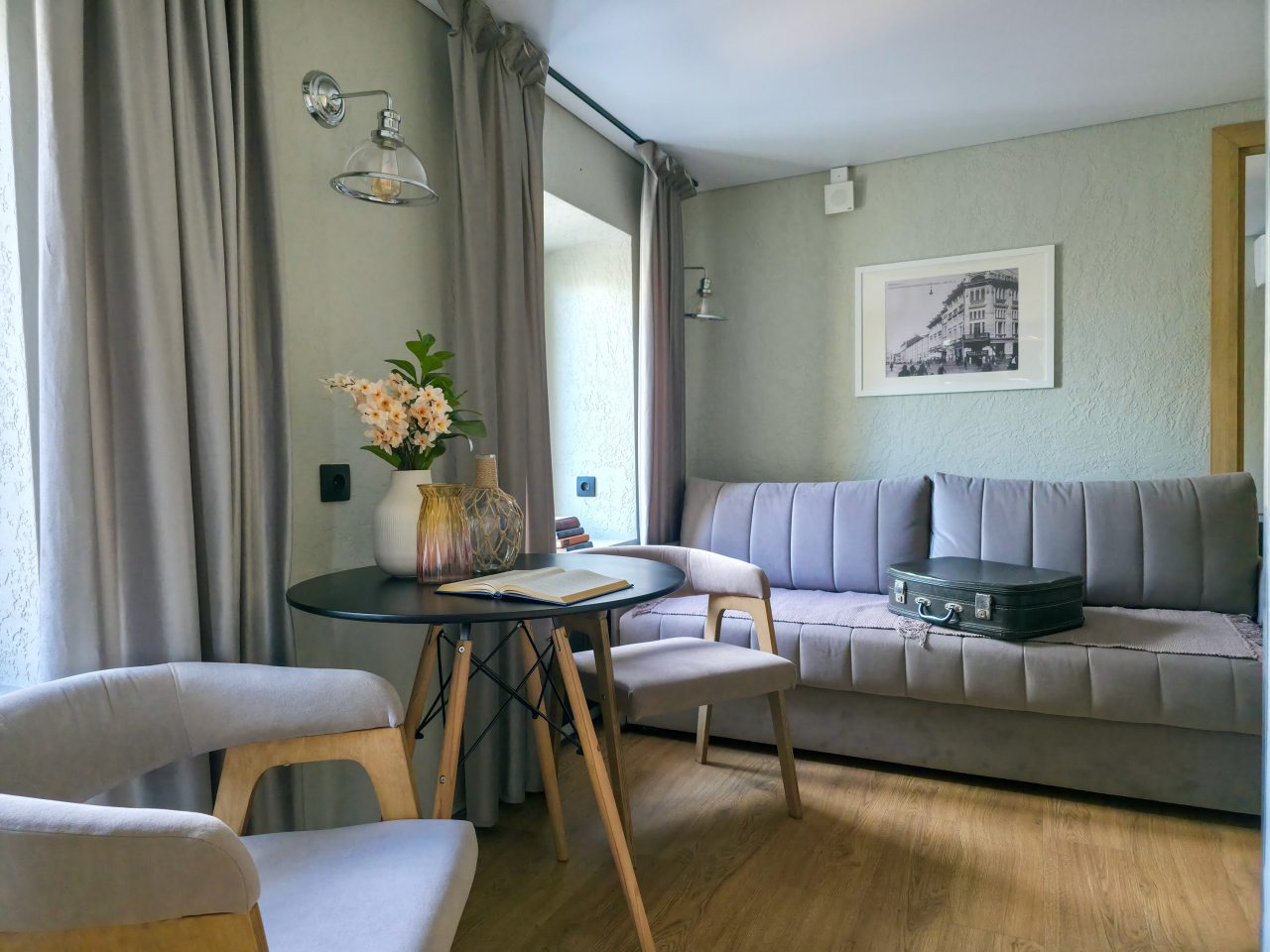 Сьюит (Двухкомнатный делюкс Apt# 301), Бутик-Отель Дом с гаргульями