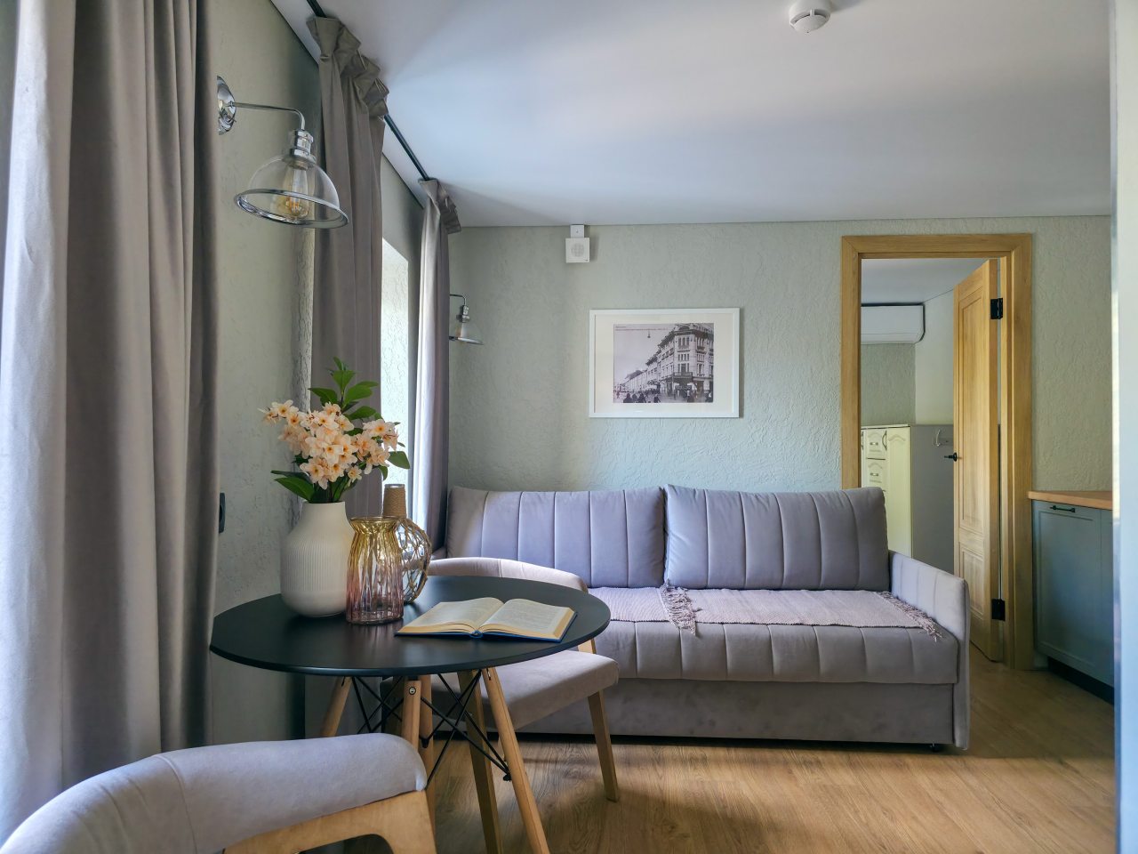 Сьюит (Двухкомнатный делюкс Apt# 301), Бутик-Отель Дом с гаргульями