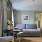 Сьюит (Двухкомнатный делюкс Apt# 301), Бутик-Отель Дом с гаргульями